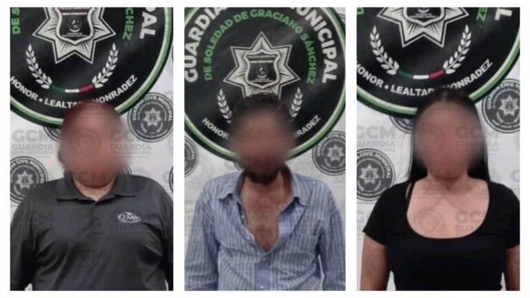 Oficiales de Soledad detienen a dos mujeres y un hombre por los probables delitos de lesi0nes, dañ0s y amen4zas