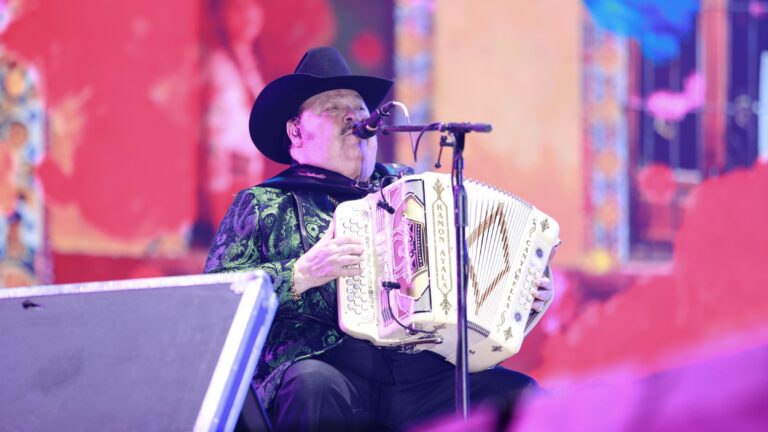 El Rey del Acordeón, Ramón Ayala, hace historia en el Foro de la FENAPO