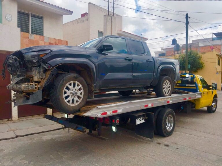 Policía Municipal recupera camioneta rob4da, tras accidente en avenida Muñoz