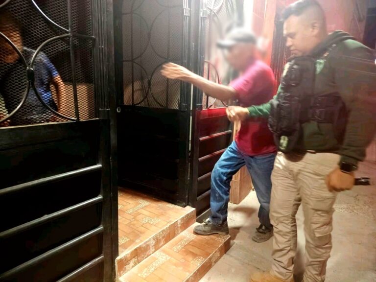 GCM de Soledad brinda ayuda a persona mayor extraviada a regresar con su familia