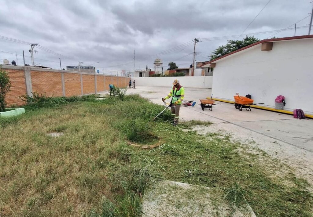 Gobierno de Soledad refuerzan atención a planteles escolares en limpieza y vigilancia previo al inicio de clases
