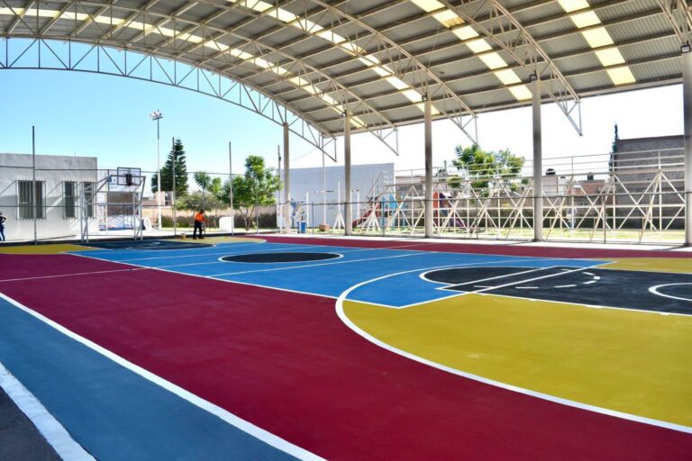 Gobierno de la Capital renueva cancha del Centro de Desarrollo y Aprendizaje Simón Díaz