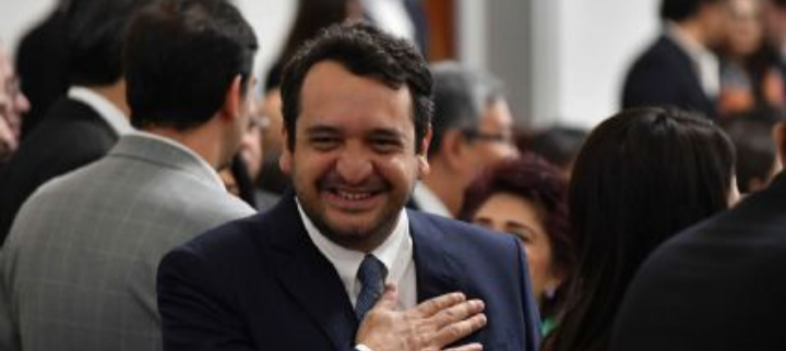 EU afirma que puede revocar cualquier visa “sin importar quién sea el titular” en medio de la polémica de Andy López