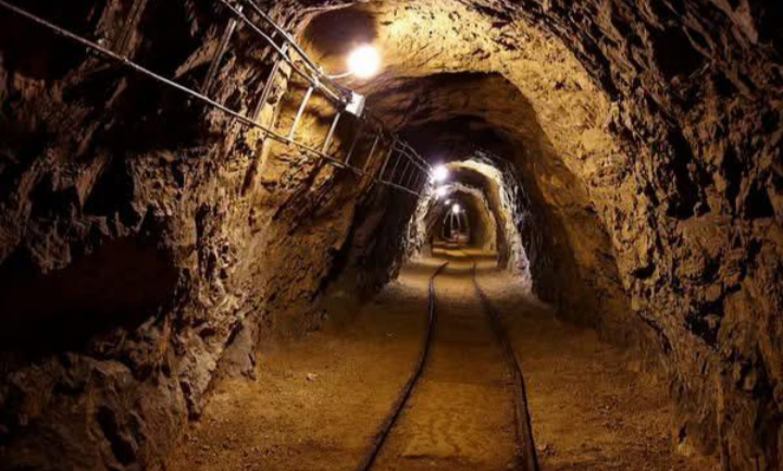 Evacúan a trabajadores de la mina tras fuerte estruendo en Charcas