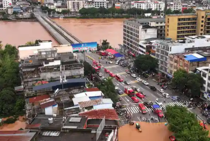 Tifón Narra deja 16.000 evacuados en región del sur de China