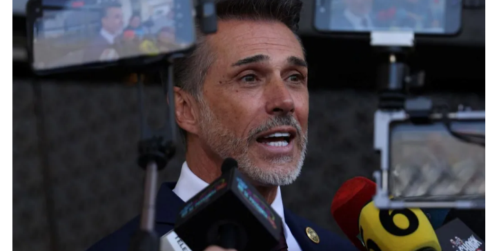 Congreso concede licencia indefinida a Sergio Mayer y Hugo Eric Flores; dejan sus curules a partir de septiembre