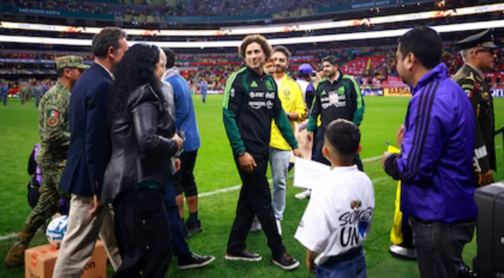Guillermo Ochoa vive emotivo reencuentro con Rafa Márquez, Henry Martín y Malagón en el Estadio Azteca