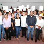 Certeza jurídica a familias potosinas, Enrique Galindo entrega escrituras de vivienda