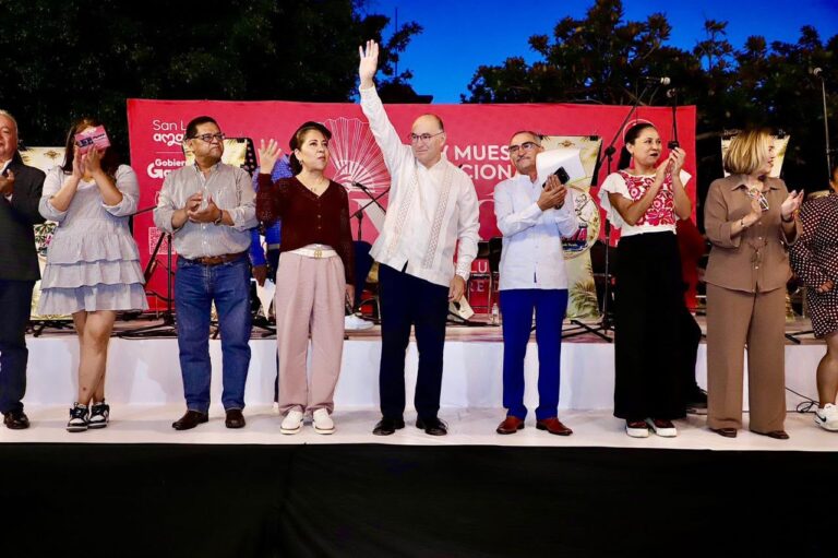Espectacular inicio de la IV Muestra Nacional de Danzón, Enrique Galindo encabeza inauguración