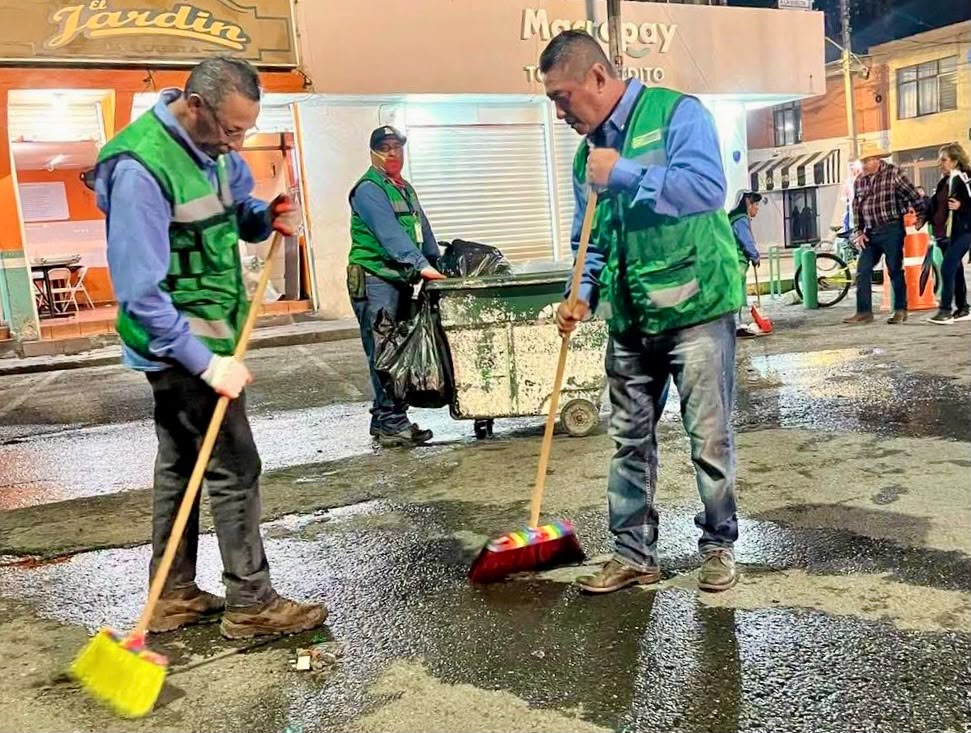 Garantiza Ayuntamiento de Soledad limpieza y orden en la Plaza Principal tras festejos patrios