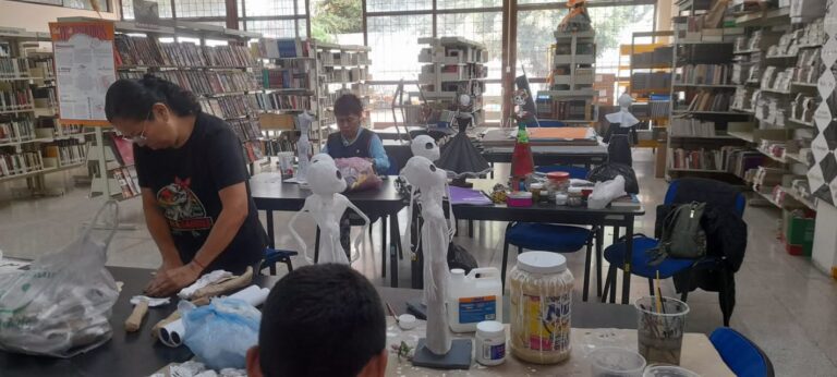 Inicia Taller gratuito para elaborar Calaveras en la biblioteca municipal que está en la Alameda