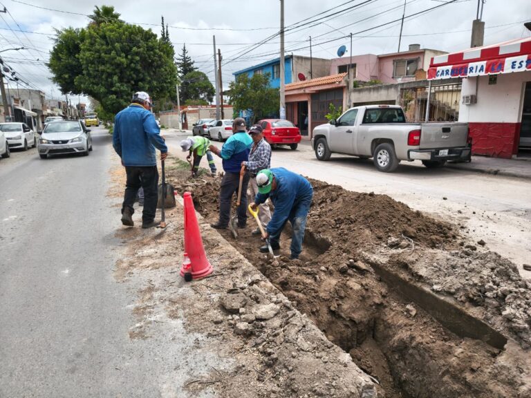 Ayuntamiento de Soledad resuelve drenajes colapsados en diversas colonias