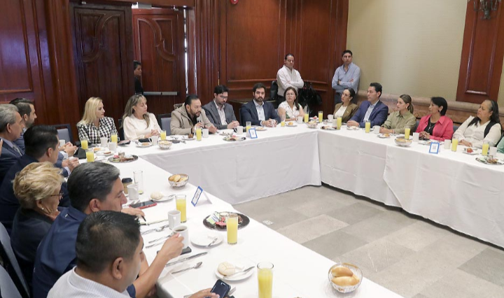 El ejercicio del periodismo y el fortalecimiento de la libertad de expresión, temas que deben abordarse de la mano de la sociedad: Dip. Héctor Serrano Cortés