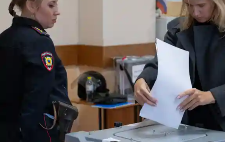El partido de Putin gana elecciones legislativas en Rusia