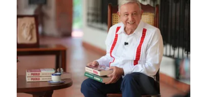 AMLO vuelve a pausar su retiro y presenta «Pueblo», su nuevo libro