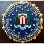 Exagentes FBI que investigaban a Trump alegan despido ilegal