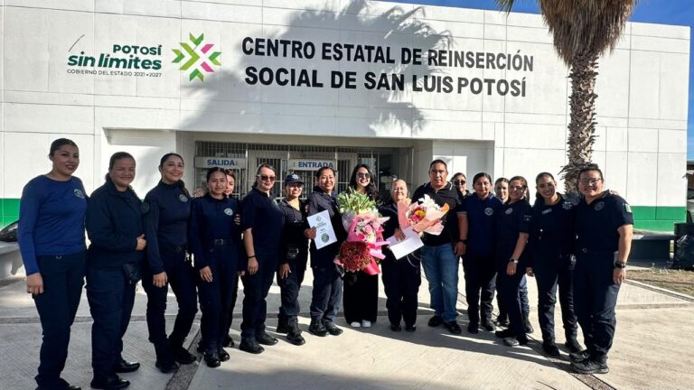Gobierno Estatal reconoce casi 30 años de servicio de personal penitenciario