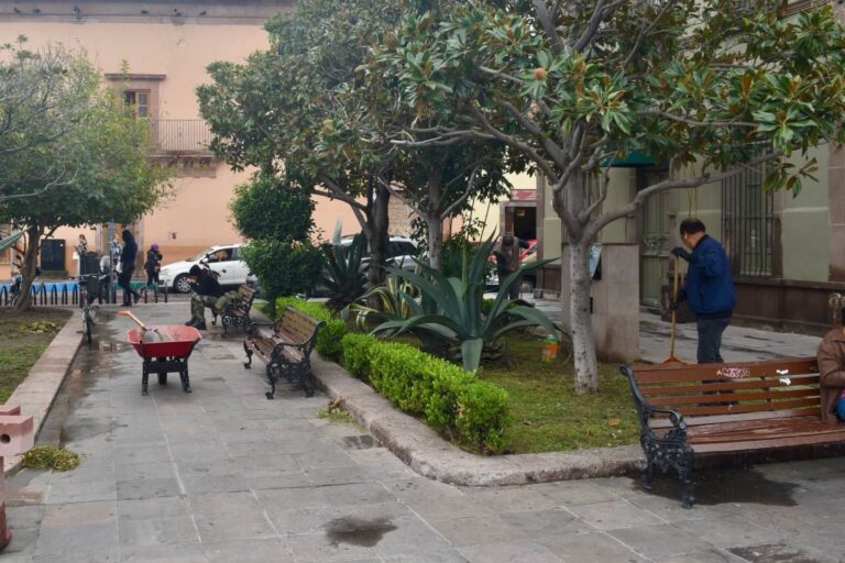 Gobierno Municipal realiza limpieza y mantenimiento integral a Plaza de Aranzazú