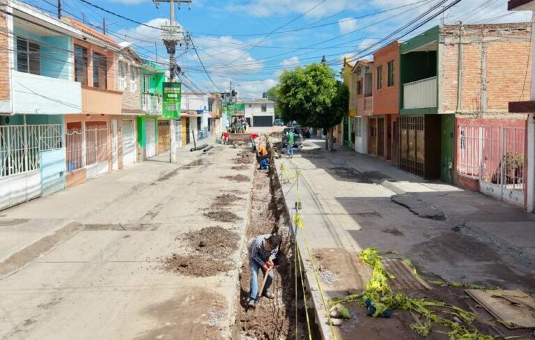 Avanza sustitución de obras de drenaje sanitario en Soledad, con compromiso y voluntad: Navarro Muñiz