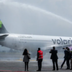 Volaris dejará de volar en el aeropuerto de Tulum; suspende operaciones y venta de vuelos