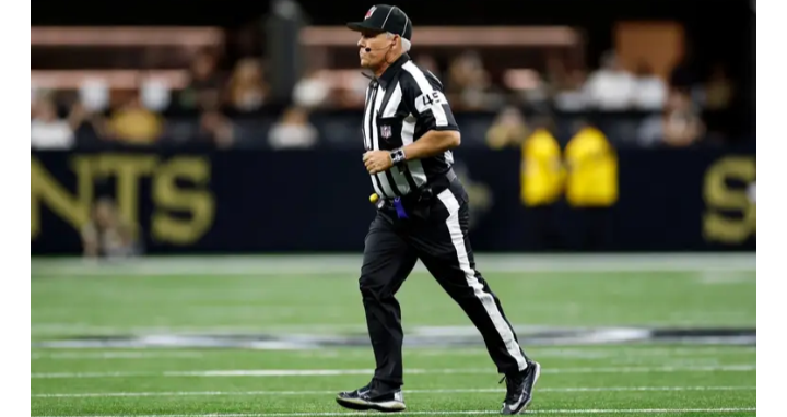NFL suspende a un árbitro dos partidos por insultar al ala cerrada de Arizona, Trey McBride