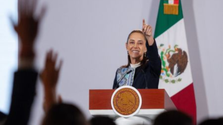 Sheinbaum respalda venta de AT&T México a Televisa y apuesta por más competencia