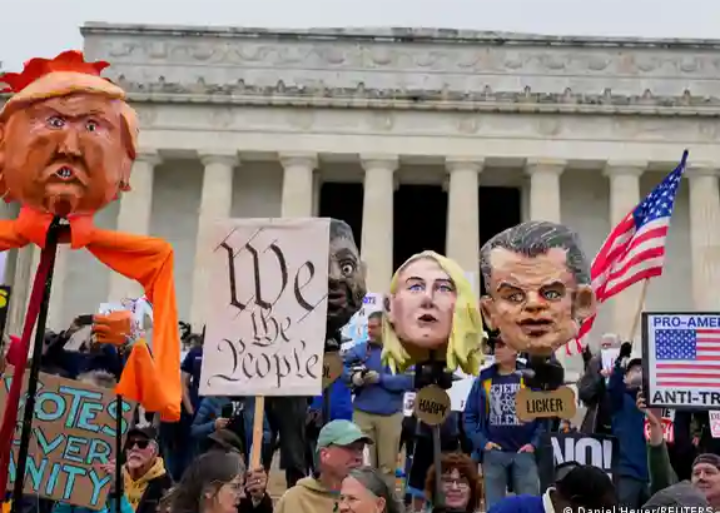 Protestas No Kings en todo Estados Unidos alientan el voto anticipado