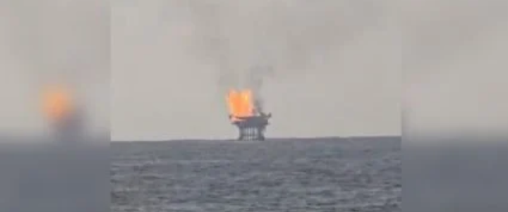 Reportan incendio en plataforma de Pemex en la Sonda de Campeche; alistan buzos para atender la emergencia