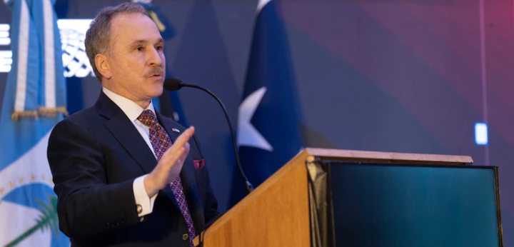 “Veremos qué pasa después”: el embajador de Estados Unidos anticipó USD 20.000 millones en inversiones hasta 2027