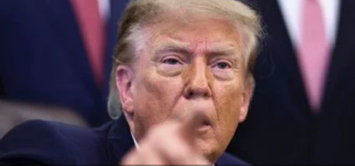 «Cállate, ¿qué te pasa? Eres un enfermo», Trump encara a periodista en el Despacho Oval