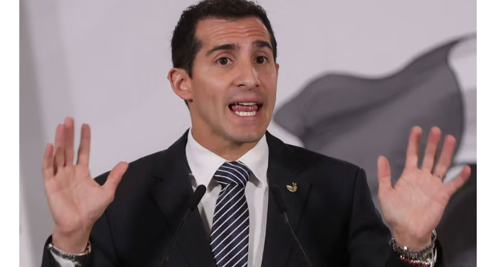 Rommel Pacheco nombra a masajista como administrador de la Conade
