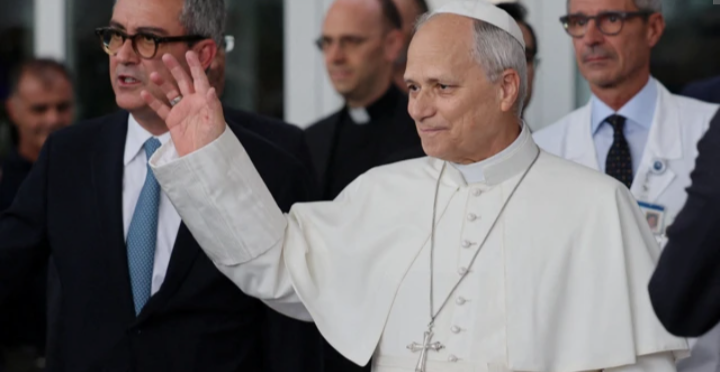 Papa León XIV retoma audiencias y sube al papamóvil tras su operación