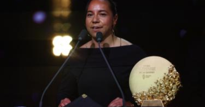Charlyn Corral gana el premio a Delantera del Año en la gala del Balón de Oro 2026