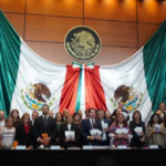 Ante diputados, Delgado presume medida que restringirá celulares en escuelas